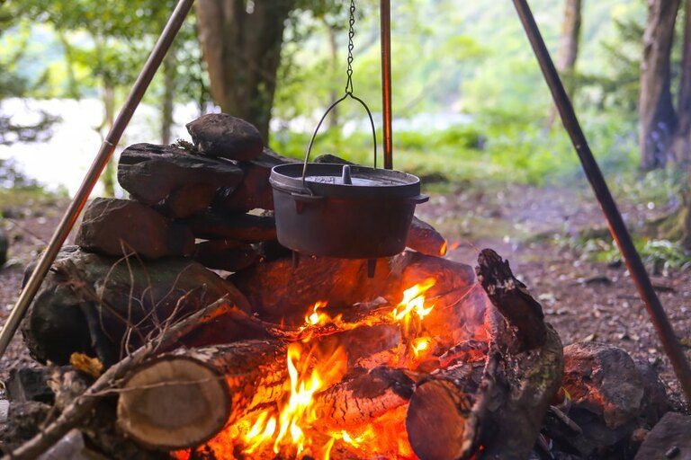 Types of Cookware for Easy Outdoor Feasts Types of Cookware for Easy Outdoor Feasts