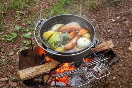 Types of Cookware for Easy Outdoor Feasts