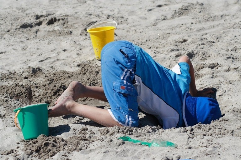 Fun Beach Games With Toys And Floats Fun Beach Games With Toys And Floats