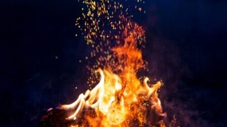 How To Build A Roaring Campfire & Keep It Burning All Night?